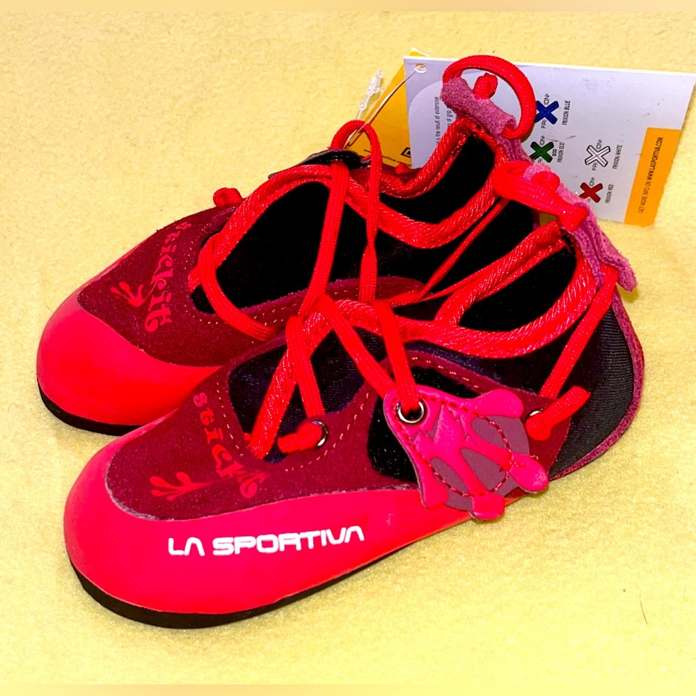 La Sportiva Stickit Climbing Shoes - Kids - size 8-9  EU 26-27 - Red - Brand New